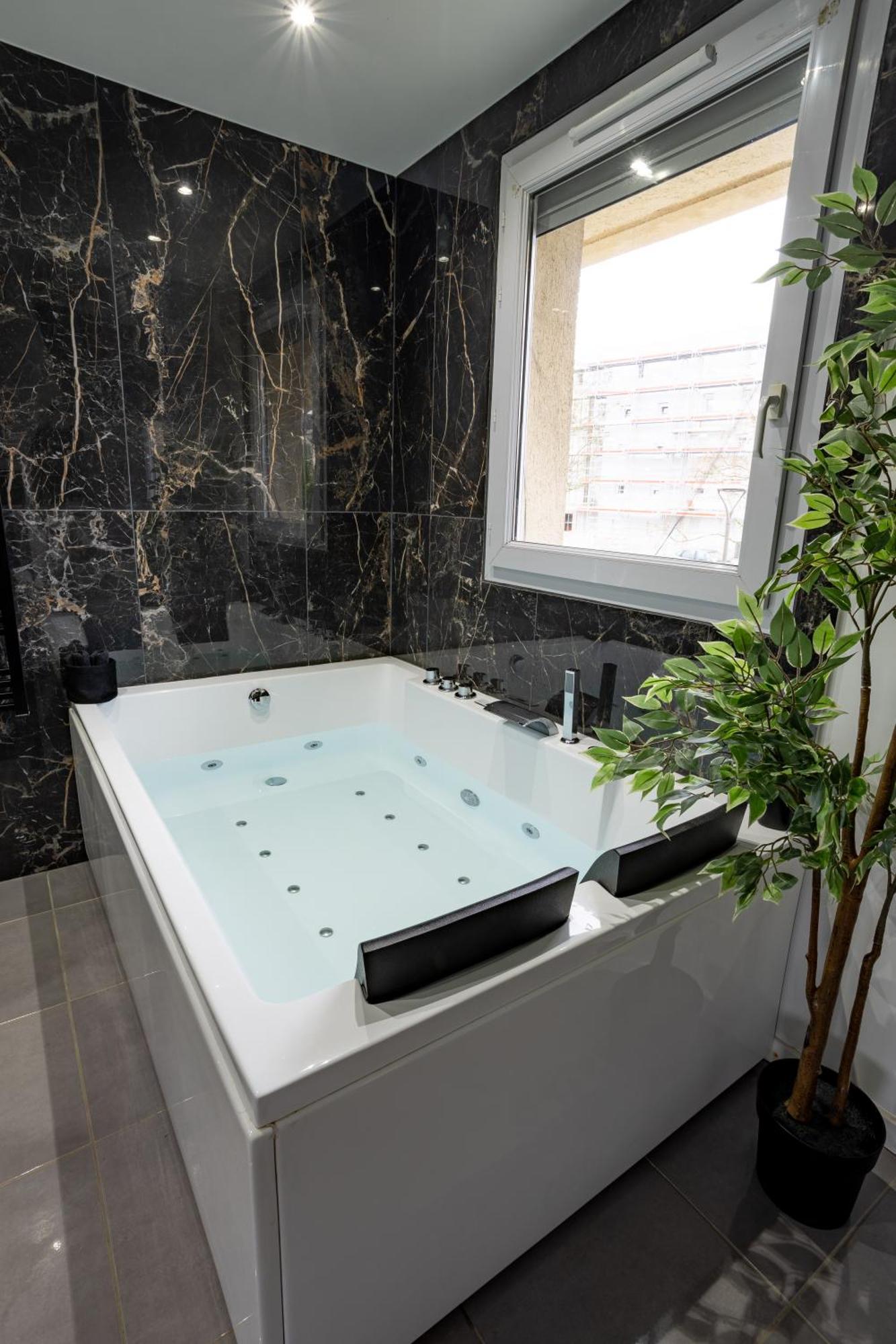 Evasion Romantique Avec Jacuzzi Savigny-le-Temple Εξωτερικό φωτογραφία